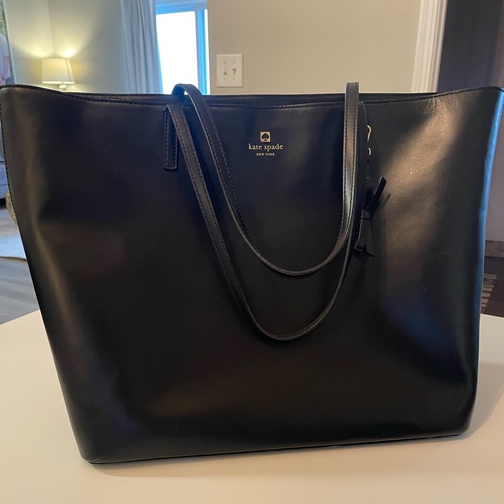 XL Kate Spade purse! Perfect for travel or diaper bag.